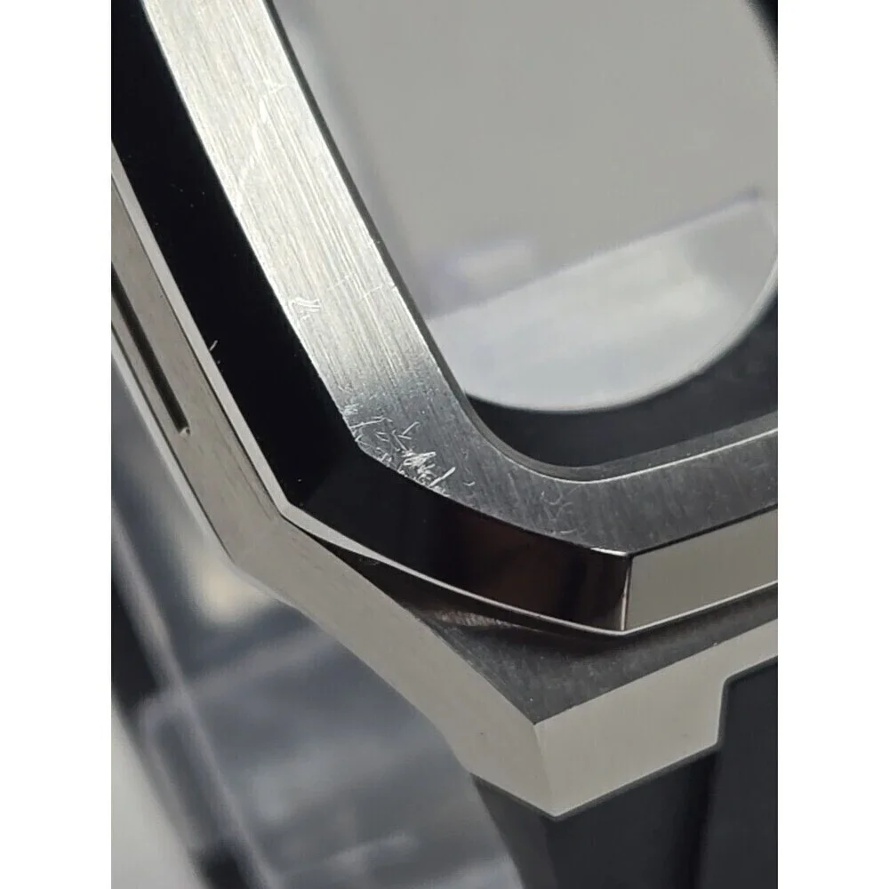 Daniel Wellington case exterior